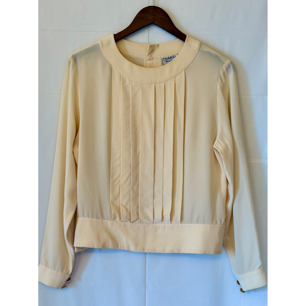 Chanel Boutique Vintage Cream Pleated Blouse Gold Clover Buttons Long Sleeve